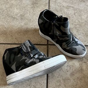 Not Rated camp wedge bootie size 7